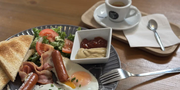 Snídaňové menu pro 1 i 2 osoby: bagel à la benedikt nebo snídaňový talíř a nápoj