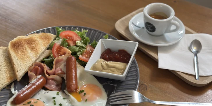 Snídaňové menu pro 1 i 2 osoby: bagel à la benedikt nebo snídaňový talíř a nápoj