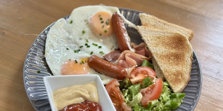 Snídaňové menu pro 1 i 2 osoby: bagel à la benedikt nebo snídaňový talíř a nápoj