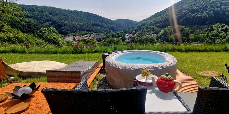 Romantika ve dvou nebo úžasný rodinný pobyt v domečku s venkovní vířivkou