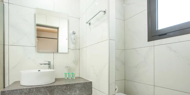 Dovolená na Rhodosu: 4* hotel vč. letenek, all inclusive, 30 m od pláže