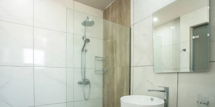 Dovolená na Rhodosu: 4* hotel vč. letenek, all inclusive, 30 m od pláže