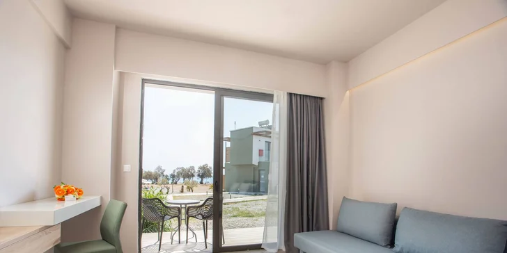 Dovolená na Rhodosu: 4* hotel vč. letenek, all inclusive, 30 m od pláže