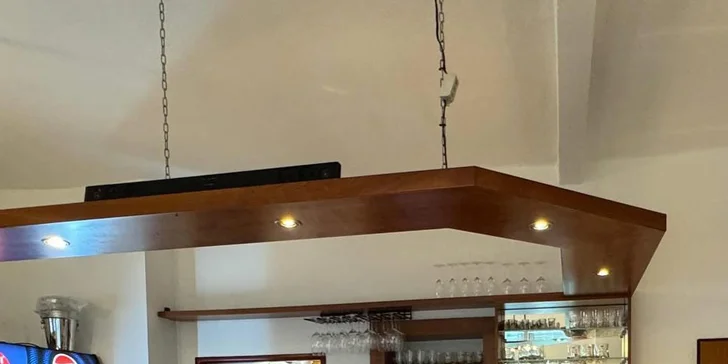 Dvě pizzy podle výběru ze 14 druhů i s plechovkami Pepsi na odnos s sebou