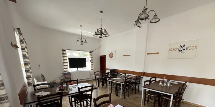 Dvě pizzy podle výběru ze 14 druhů i s plechovkami Pepsi na odnos s sebou