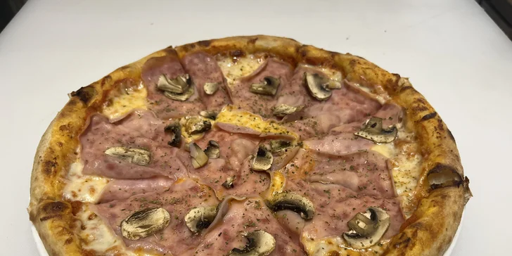Dvě pizzy podle výběru ze 14 druhů i s plechovkami Pepsi na odnos s sebou