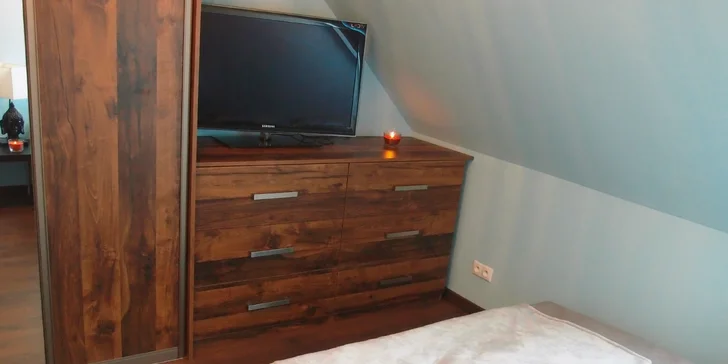 Prostorný apartmán pod Nízkými Tatrami až pro 6 osob: kuchyně, sauna, zahrada