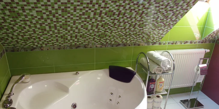 Prostorný apartmán pod Nízkými Tatrami až pro 6 osob: kuchyně, sauna, zahrada