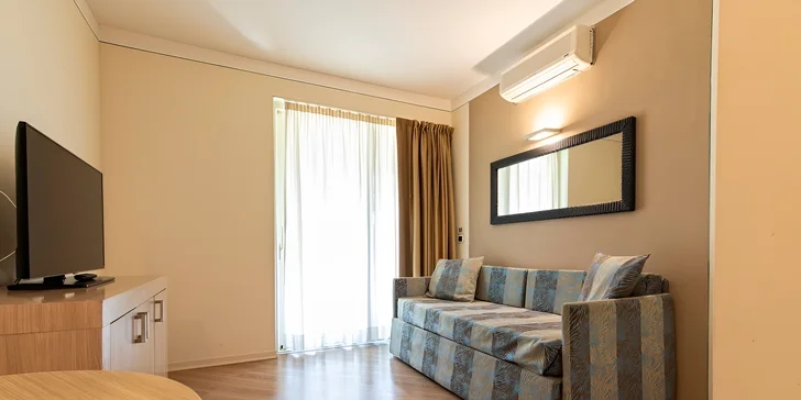 Dovolená u Lago di Garda: hotel s výhledem na jezero, snídaně i venkovní bazén