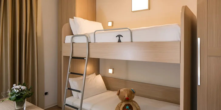 Dovolená u Lago di Garda: hotel s výhledem na jezero, snídaně i venkovní bazén