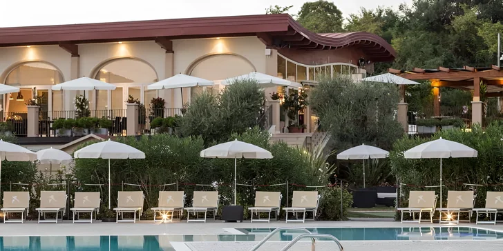 Dovolená u Lago di Garda: hotel s výhledem na jezero, snídaně i venkovní bazén