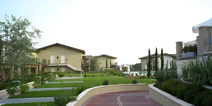 Dovolená u Lago di Garda: hotel s výhledem na jezero, snídaně i venkovní bazén