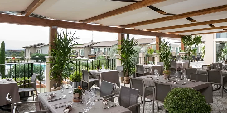Dovolená u Lago di Garda: hotel s výhledem na jezero, snídaně i venkovní bazén