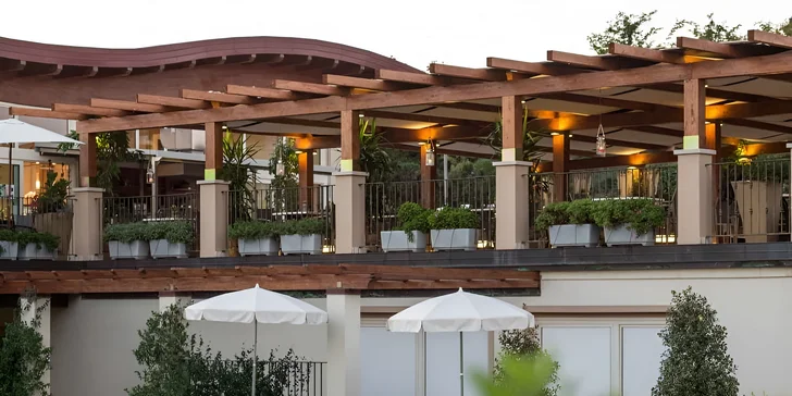 Dovolená u Lago di Garda: hotel s výhledem na jezero, snídaně i venkovní bazén
