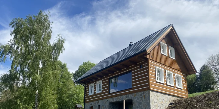 Nová roubenka vč. vířivky na Benecku s výhledem na Krkonoše až pro 10 osob
