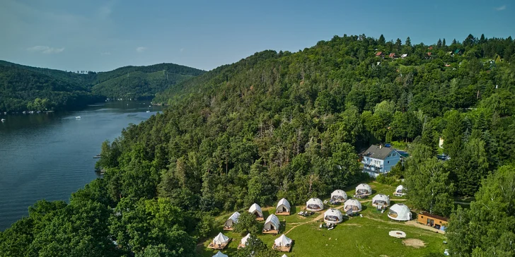 Glamping na Slapech: luxusní stany pro dva i celou rodinu, krásná lokalita přímo u přehrady