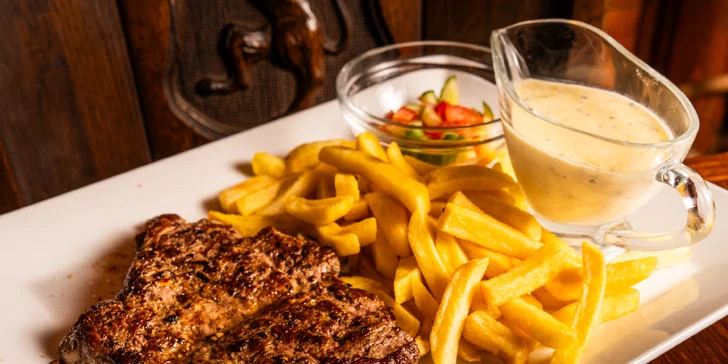 Rumpsteak nebo svíčková: hovězí steak dle výběru, hranolky a omáčka pro 1 i 2 osoby