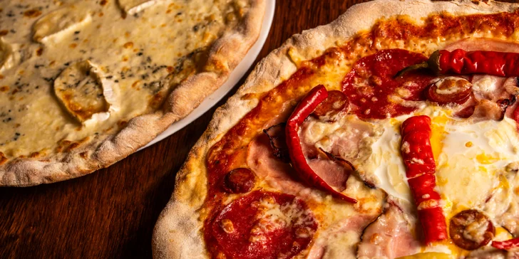 Pizza dle výběru pro 2 až 4 osoby: průměr 32 cm, šunka, quattro formaggi i diavola