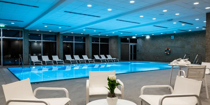 Gutensteinské Alpy: 4* zámecký hotel se snídaní či polopenzí a wellness o rozloze 400 m²