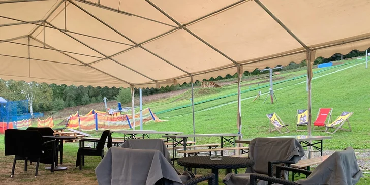 Letní zábava v areálu Svah Zlín: tubing, jump park i aquazorbing