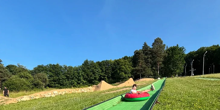 Letní zábava v areálu Svah Zlín: tubing, jump park i aquazorbing
