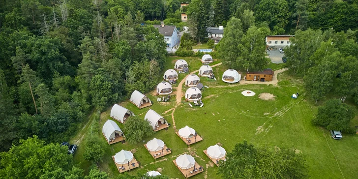 Glamping na Slapech: luxusní stany pro dva i celou rodinu, krásná lokalita přímo u přehrady