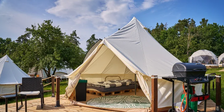 Glamping na Slapech: luxusní stany pro dva i celou rodinu, krásná lokalita přímo u přehrady