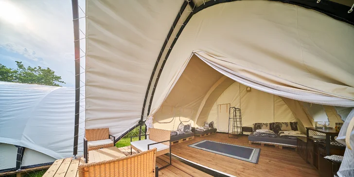 Glamping na Slapech: luxusní stany pro dva i celou rodinu, krásná lokalita přímo u přehrady