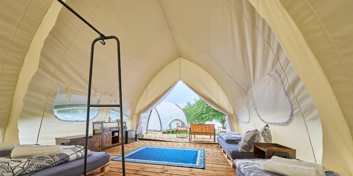 Glamping na Slapech: luxusní stany pro dva i celou rodinu, krásná lokalita přímo u přehrady