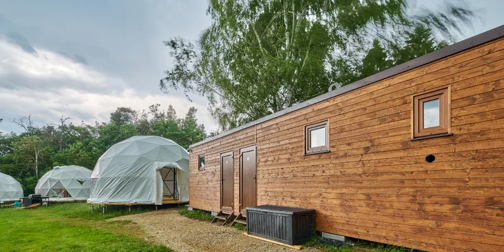 Glamping na Slapech: luxusní stany pro dva i celou rodinu, krásná lokalita přímo u přehrady