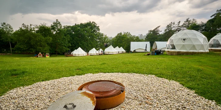 Glamping na Slapech: luxusní stany pro dva i celou rodinu, krásná lokalita přímo u přehrady