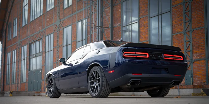 Zážitek v americkém Dodge Challenger 6,4 l Scat Pack: spolujízda i řízení