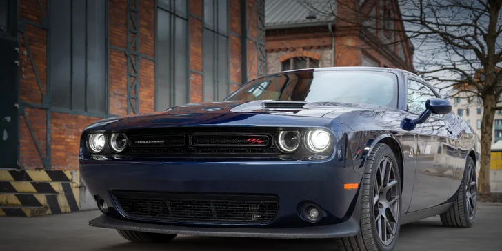 Zážitek v americkém Dodge Challenger 6,4 l Scat Pack: spolujízda i řízení