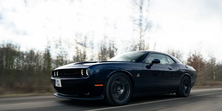 Zážitek v americkém Dodge Challenger 6,4 l Scat Pack: spolujízda i řízení