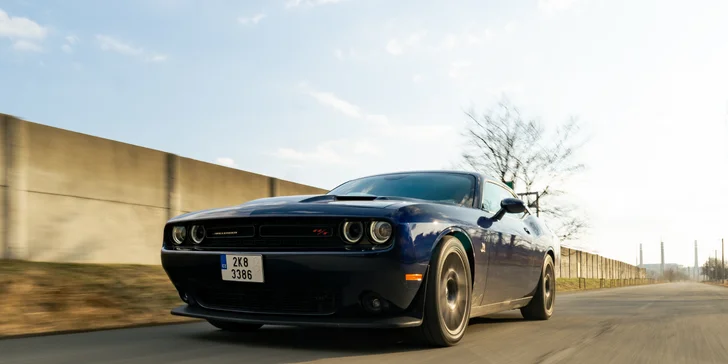 Zážitek v americkém Dodge Challenger 6,4 l Scat Pack: spolujízda i řízení