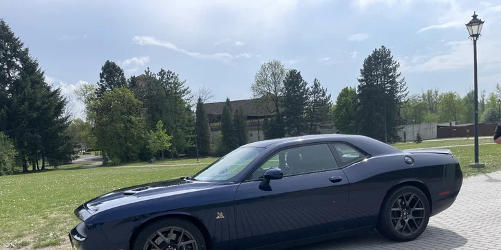 Zážitek v americkém Dodge Challenger 6,4 l Scat Pack: spolujízda i řízení