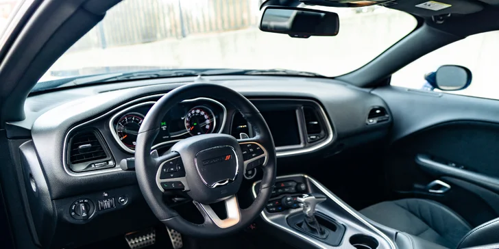 Zážitek v americkém Dodge Challenger 6,4 l Scat Pack: spolujízda i řízení