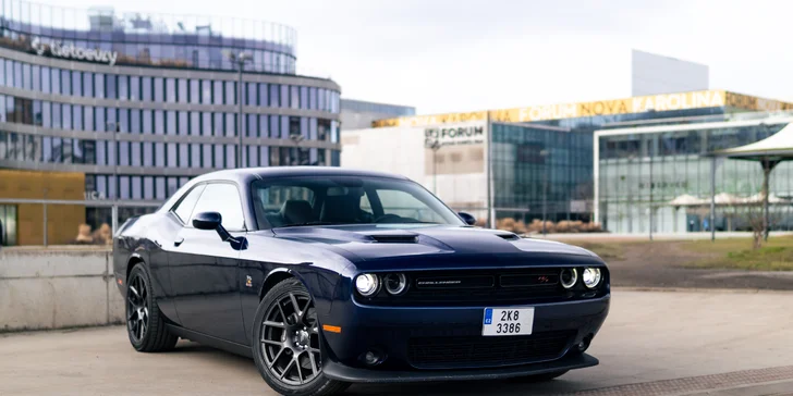 Zážitek v americkém Dodge Challenger 6,4 l Scat Pack: spolujízda i řízení