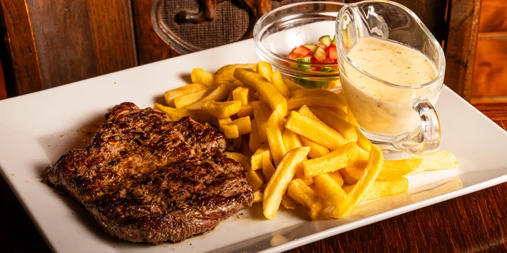 Rumpsteak nebo svíčková: hovězí steak dle výběru, hranolky a omáčka pro 1 i 2 osoby