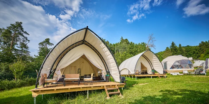 Glamping na Slapech: luxusní stany pro dva i celou rodinu, krásná lokalita přímo u přehrady
