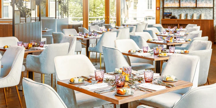 Gutensteinské Alpy: 4* zámecký hotel se snídaní či polopenzí a wellness o rozloze 400 m²