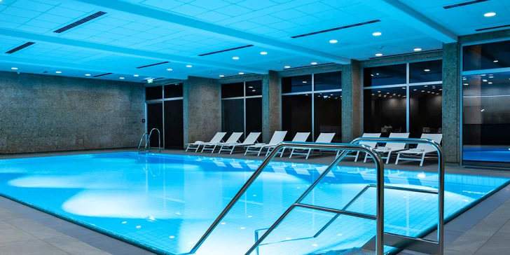 Gutensteinské Alpy: 4* zámecký hotel se snídaní či polopenzí a wellness o rozloze 400 m²