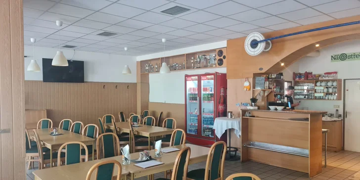 XXL kuřecí nebo vepřový řízek a bramborový salát pro 1 nebo 2 osoby