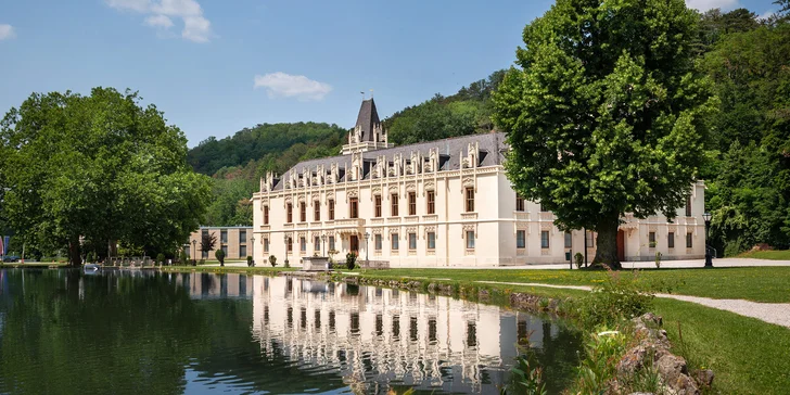 Gutensteinské Alpy: 4* zámecký hotel se snídaní či polopenzí a wellness o rozloze 400 m²