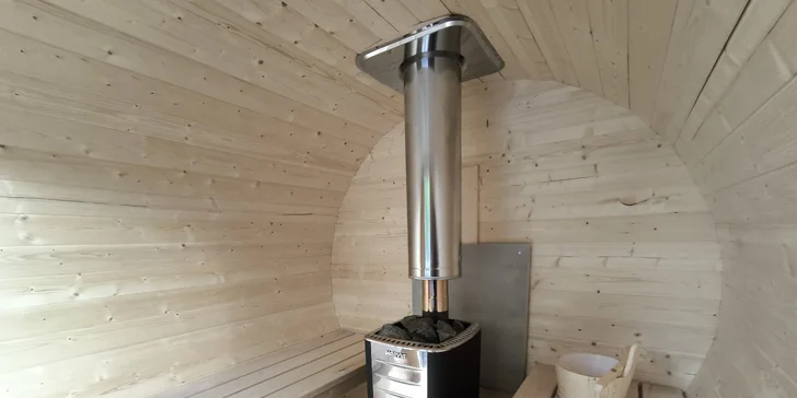 Designový tiny house v přírodě poblíž Olomouce až pro 4 osoby: americký styl i snídaně a zahrada s bazénem
