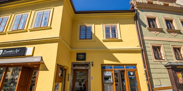 Ubytování jen pár kroků od krumlovského zámku: na výběr apartmán i pokoj s terasou
