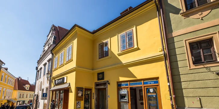 Ubytování jen pár kroků od krumlovského zámku: na výběr apartmán i pokoj s terasou