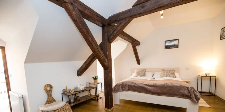 Ubytování jen pár kroků od krumlovského zámku: na výběr apartmán i pokoj s terasou