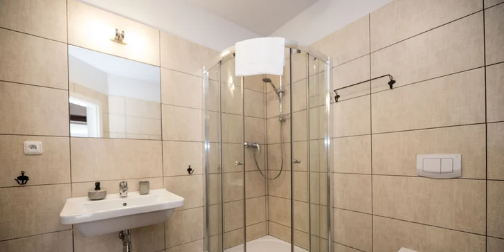 Ubytování jen pár kroků od krumlovského zámku: na výběr apartmán i pokoj s terasou
