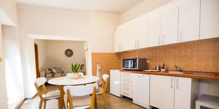 Ubytování jen pár kroků od krumlovského zámku: na výběr apartmán i pokoj s terasou